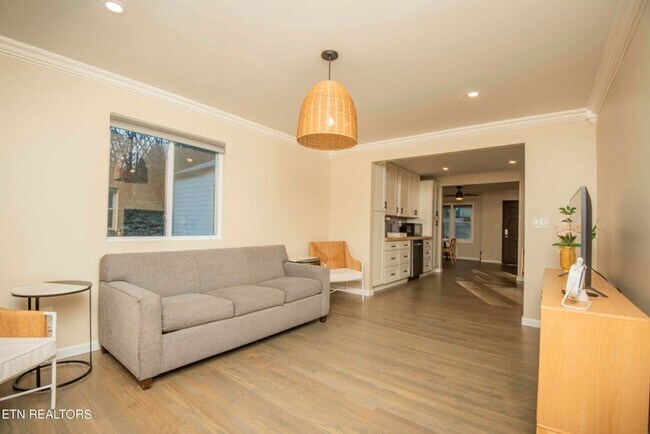 Foto del edificio - Knoxville 37914 - 2 bedroom, 1 bath home -...