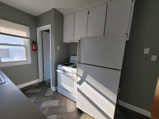 Foto del edificio - Great NE location 3 bedroom 1 bath, 1 stal...