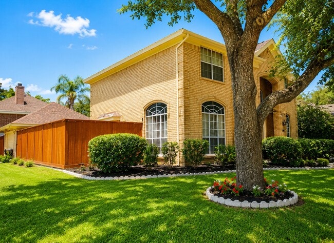 Building Photo - 14218 Swallowfield Dr