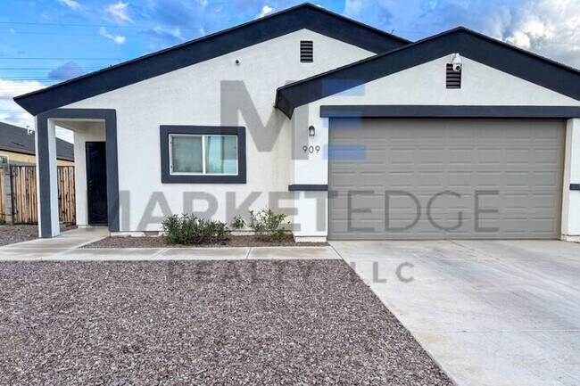 Foto del edificio - 4Bed/2Bath Home at 7th St/Baseline! JOIN T...