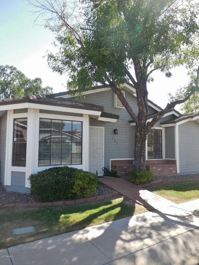 Foto del edificio - 127 E Danbury Rd