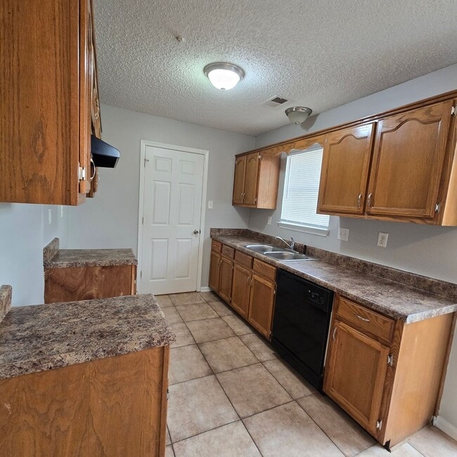 Foto del edificio - 4400 Rosswood Dr