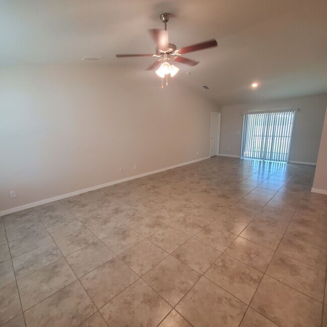Foto del edificio - Charming 4-Bedroom 2 Bath Retreat with Mod...