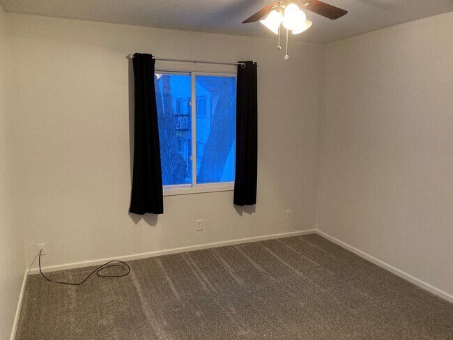 Building Photo - 2071 NW Hickory Ln