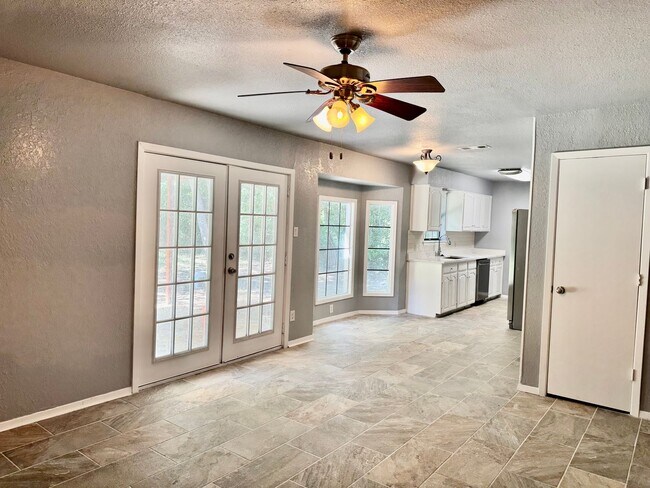 Foto del edificio - Updated Home in Downtown Granbury