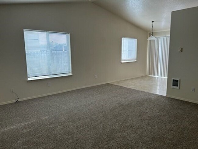 Foto del edificio - 3 Bedroom home