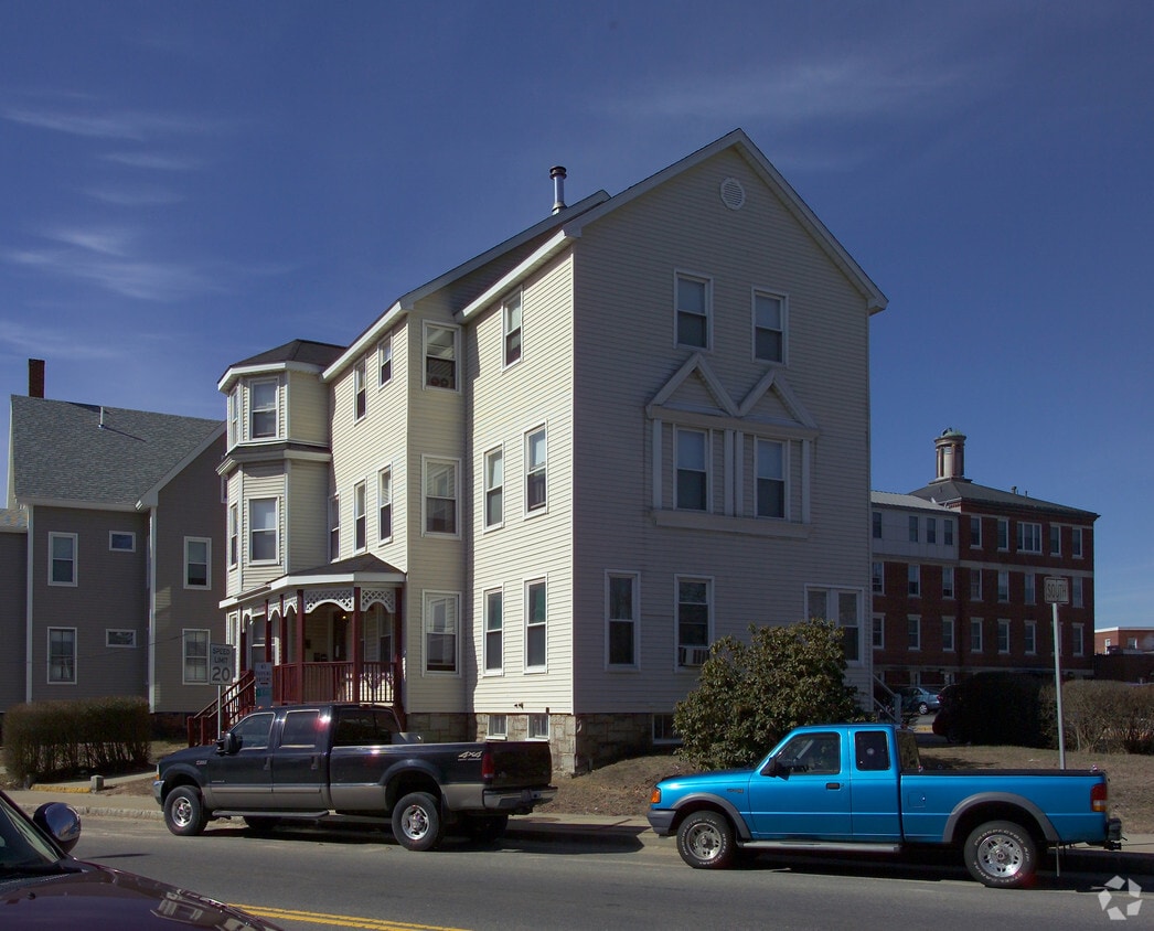 Building Photo - 72 Broadway