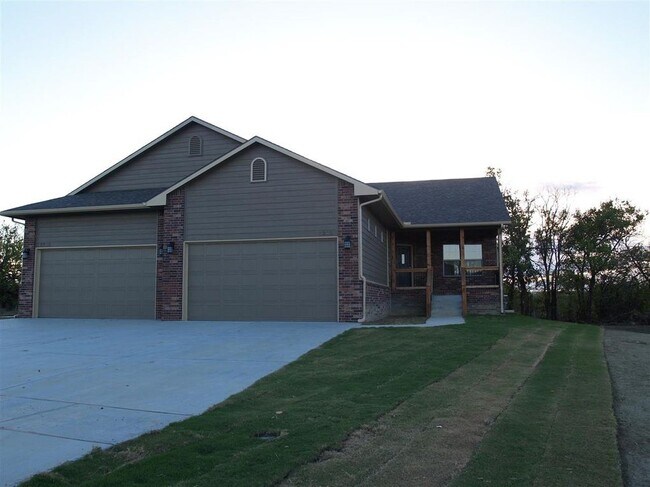 Building Photo - 2212 E Quivira Cir