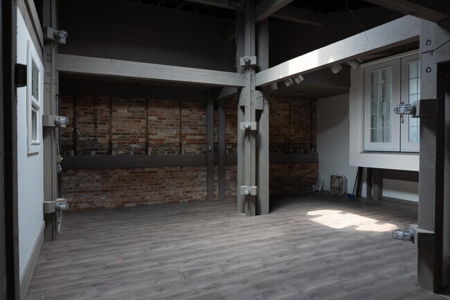 Building Photo - 410 Phoenix St
