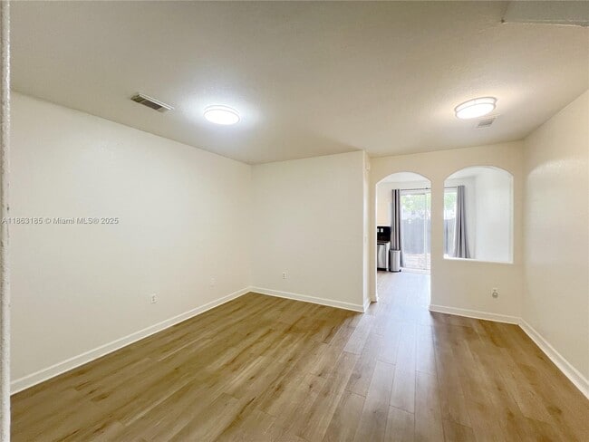 Foto del edificio - 5430 NW 107th Ave