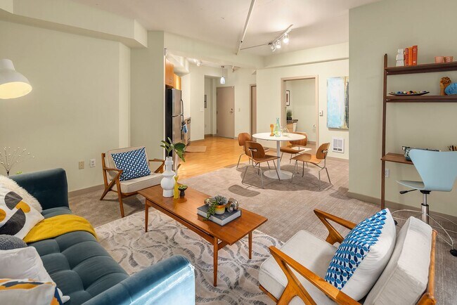 Building Photo - Welcome home to Capitol Hill - Close to al...