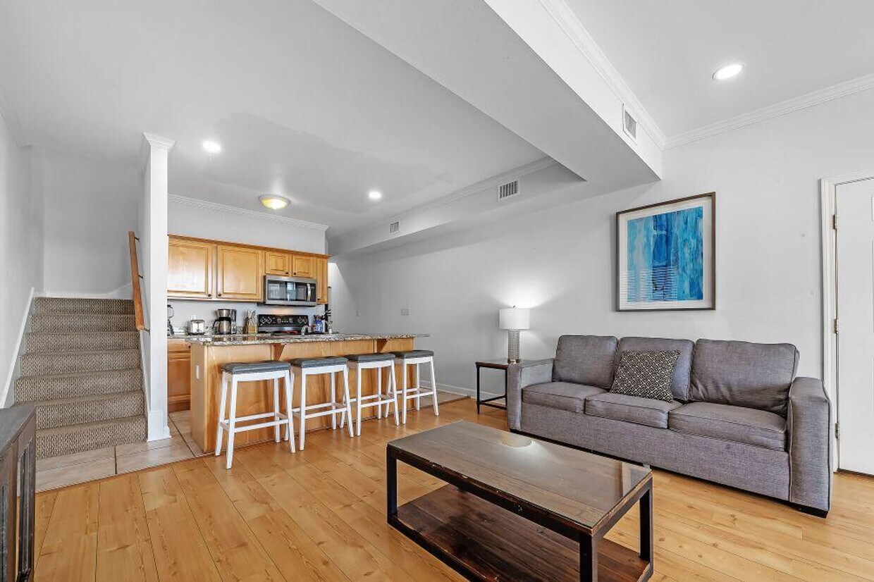 Primary Photo - 1332 W Lagoon Ave