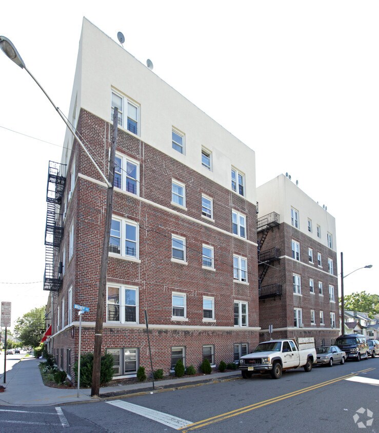 Primary Photo - 2-10 Wagner Pl