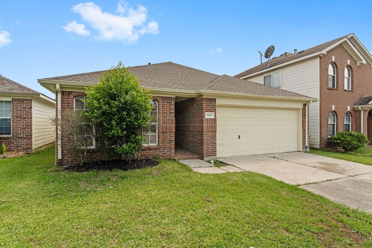 Primary Photo - 5041 Willow Point Dr