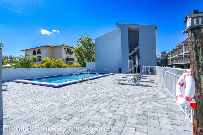 Foto del edificio - 1 br, 1 bath House - 826 Wiggins Pass Road...