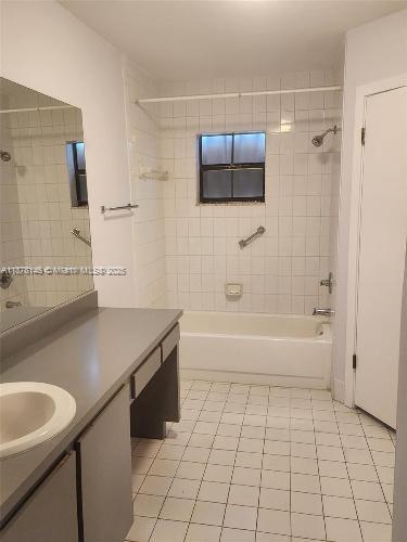 Building Photo - 559 SW 88th Pl E