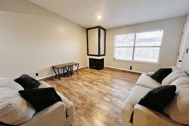Foto del edificio - MOVE IN SPECIAL 50% FIRST MONTH OF RENT - ...
