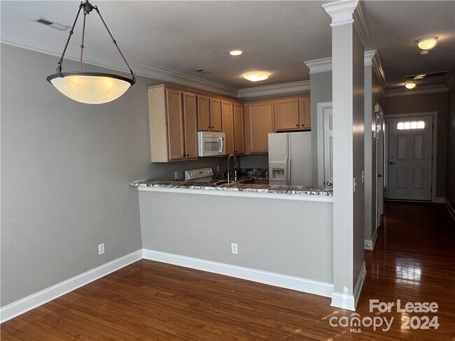 Foto del edificio - 4730 Hunter Crest Ln