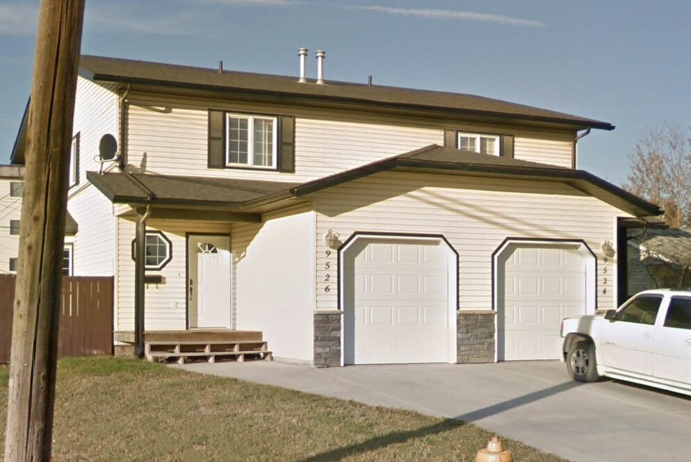 Photo principale - 9526-9597 97 Ave