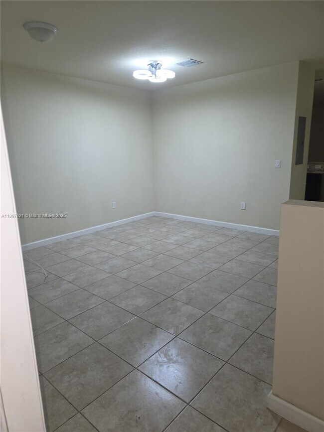 Foto del edificio - 528 SE 32nd Ave