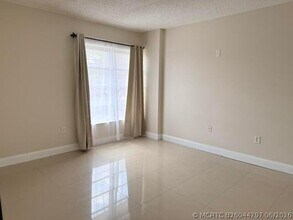 Building Photo - 4154 Inverrary Dr