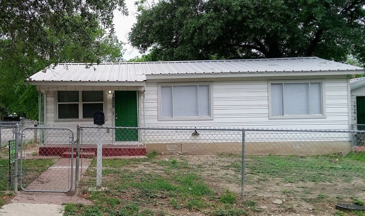 Primary Photo - 1829 Santiago St