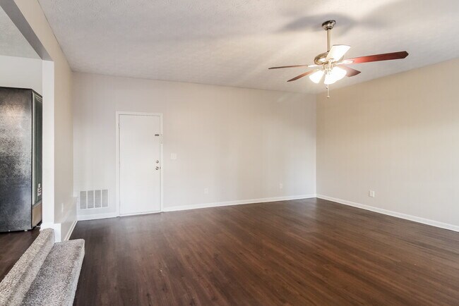 Foto del edificio - 670 Compton Ln