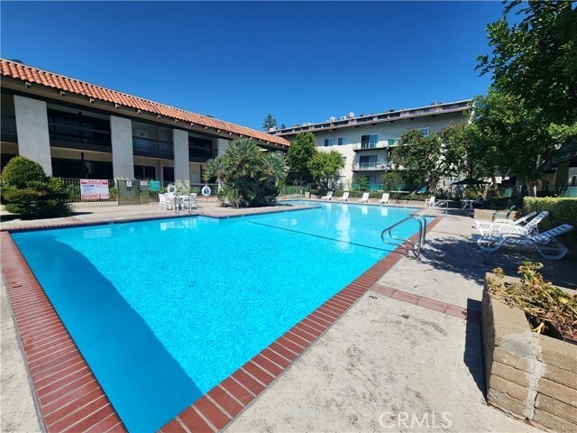 Foto principal - 5460 White Oak Ave