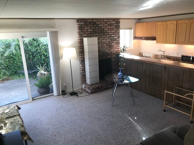 Living room - 1001 31st Ave