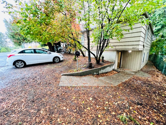 Building Photo - 1005 Bloyd St