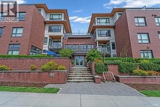 Building Photo - 7828 Granville St