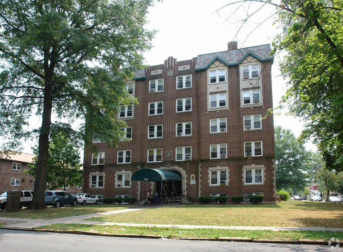 Primary Photo - Royal Park Apartments