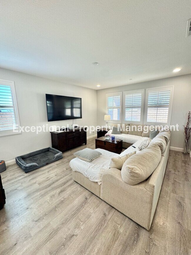 Foto del edificio - 4860 Condor Ave