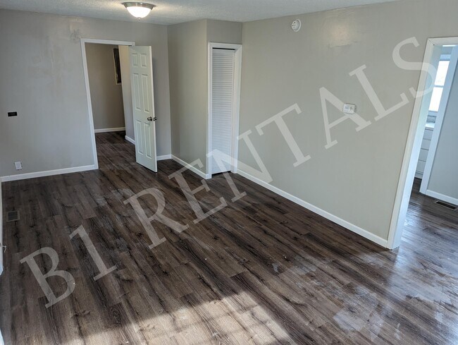 Building Photo - 6700 N Glendenning St