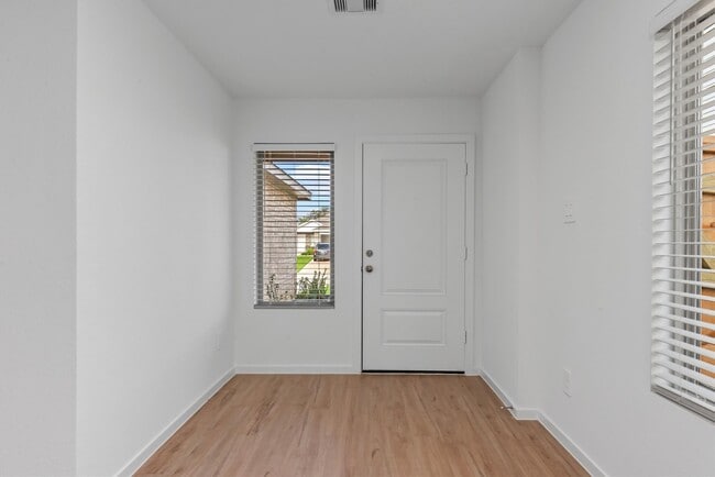 Building Photo - 1525 San Sebastien Dr