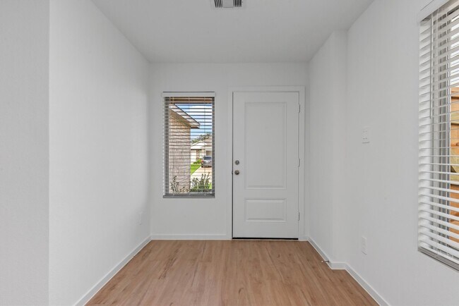 Foto del edificio - 1525 San Sebastien Dr