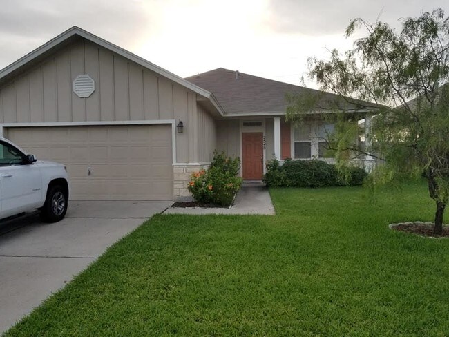 Building Photo - 2545 Las Brisas St