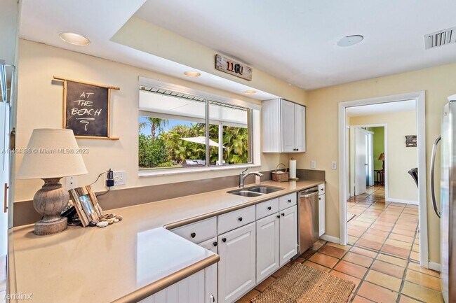Building Photo - 3 br, 2.5 bath House - 1160 Singer Dr