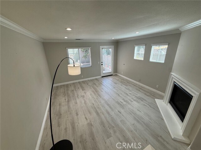 Foto del edificio - 436 N Placer Privado