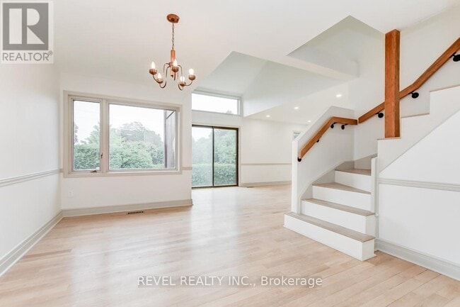 Building Photo - 5 Sandhurst Ct