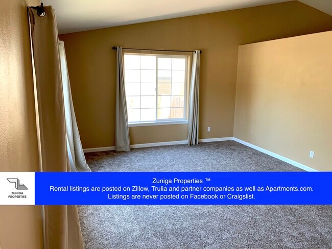 Family room - 5222 Kali Street Southeast