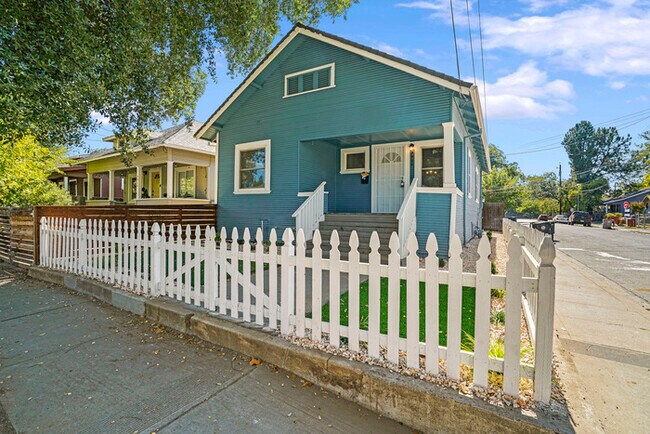 Building Photo - Wonderful Single Family Home - PROMO!! HAL...