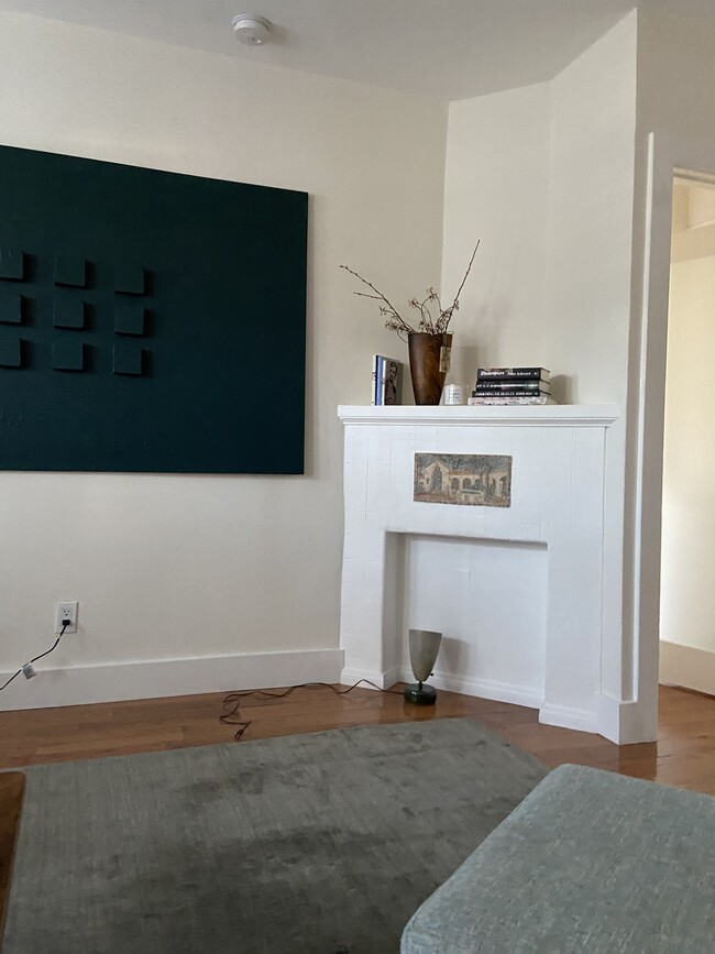 Building Photo - 4920 Hickory St