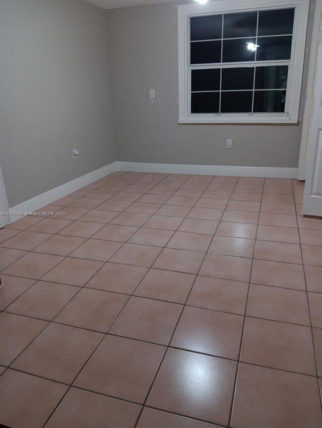 Building Photo - 374 N Biscayne River Dr