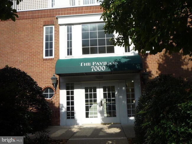 Building Photo - 7000 Falls Reach Dr