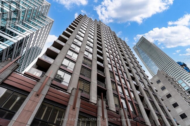 Building Photo - 85 Bloor St E