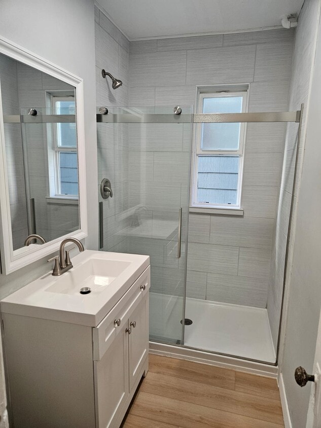 Primary Photo - 452 W Doty St