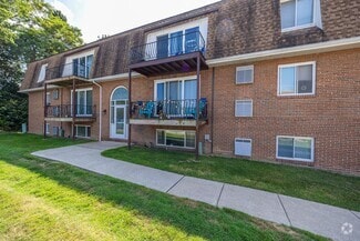 Building Photo - Royal Villa Apartments