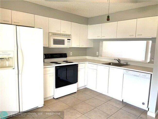 Foto del edificio - 9866 NW 57th Manor