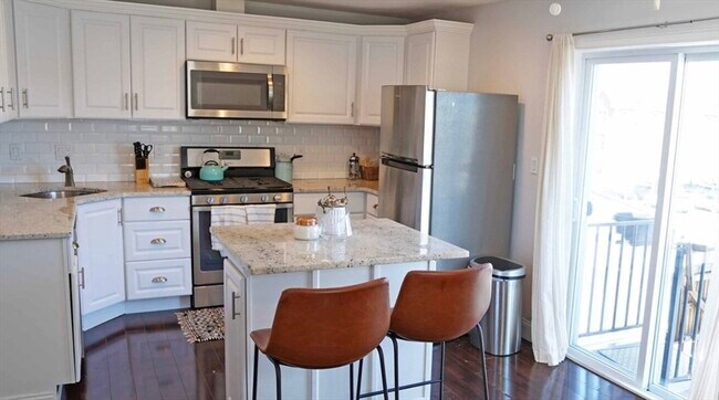 Foto del edificio - 104 H St